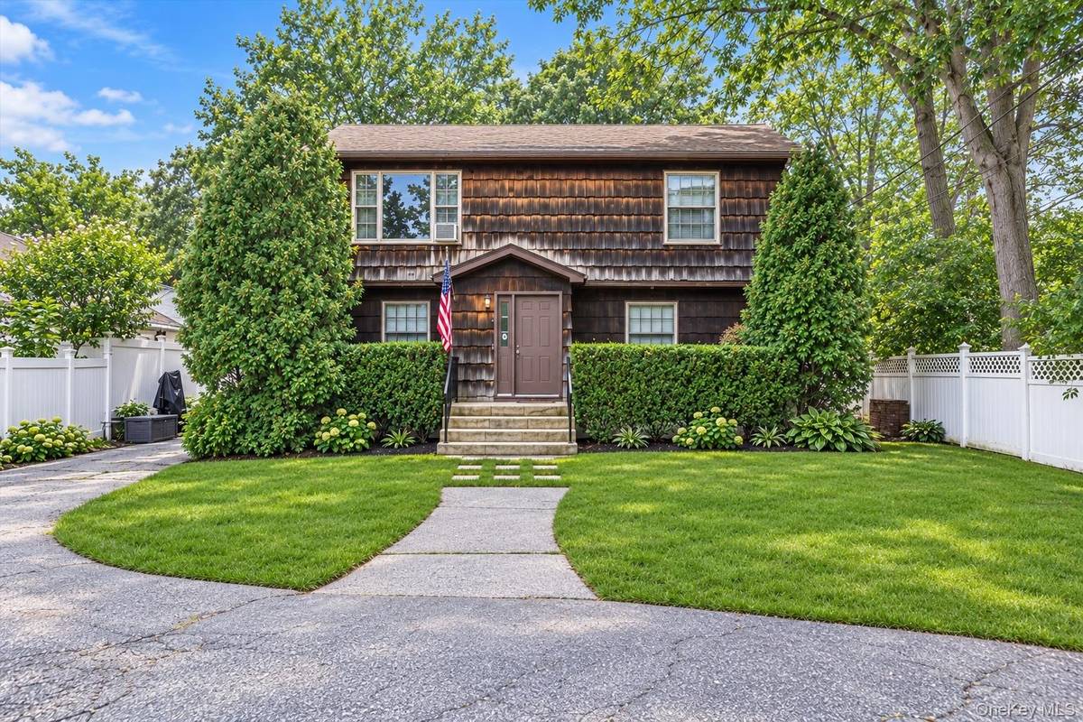 1045 Park AVE, Huntington, NY 11743