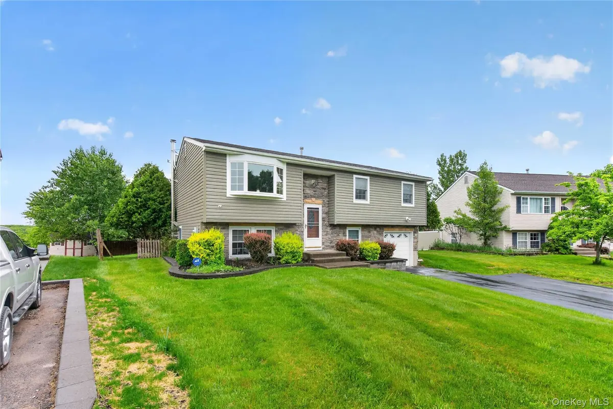 5 Columbia CIR, Highland Mills, NY 10930