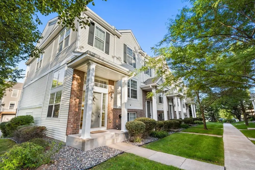 899 Ledgestone, Mahtomedi, MN 55115