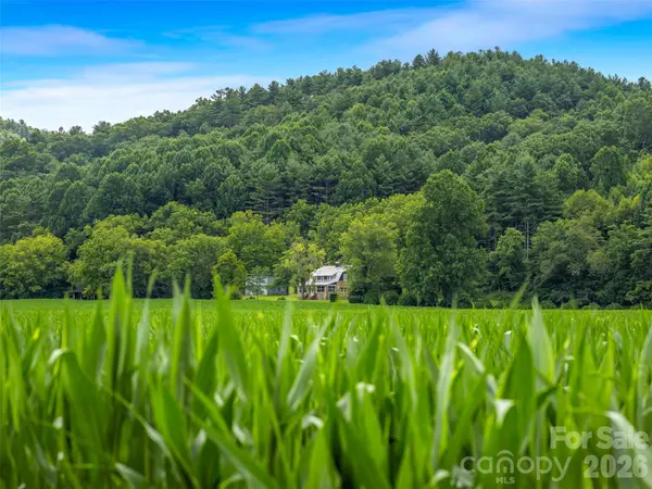 96 Merle Farm LN, Pisgah Forest, NC 28768
