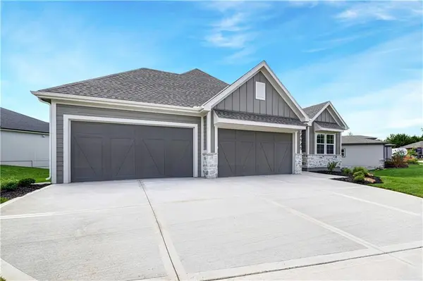24949 W 98th PL, Lenexa, KS 66227
