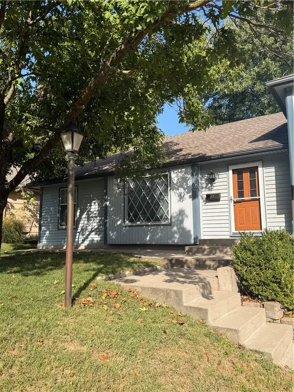 9633 Hardy ST, Overland Park, KS 66212