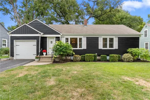 8425 Ward Parkway PLZ, Kansas City, MO 64114
