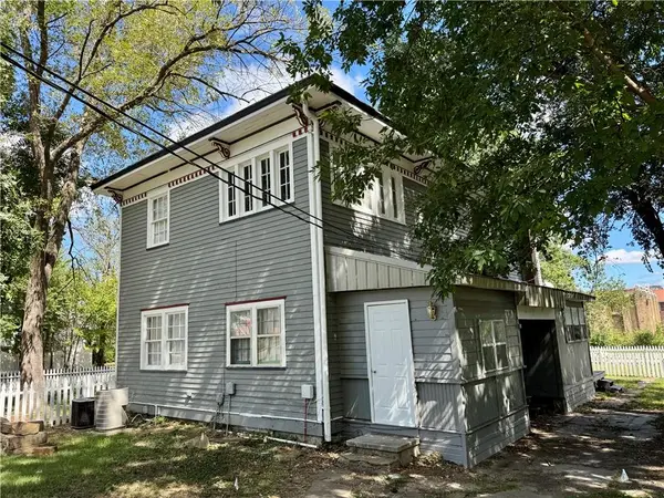 203 W Arch & 304 S Main ST, Nevada, MO 64772