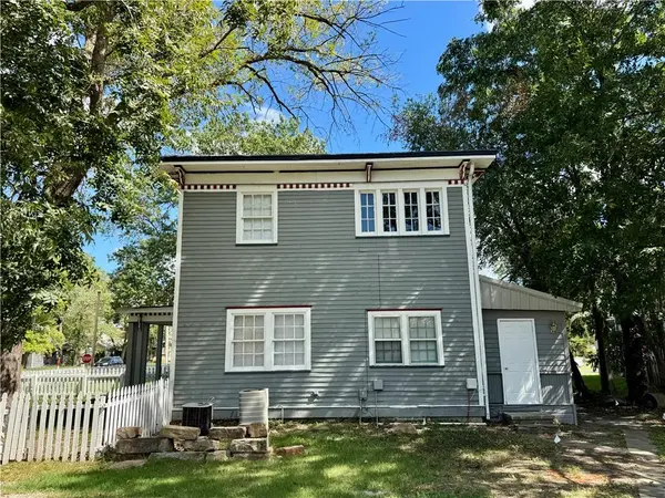 203 W Arch & 304 S Main ST, Nevada, MO 64772