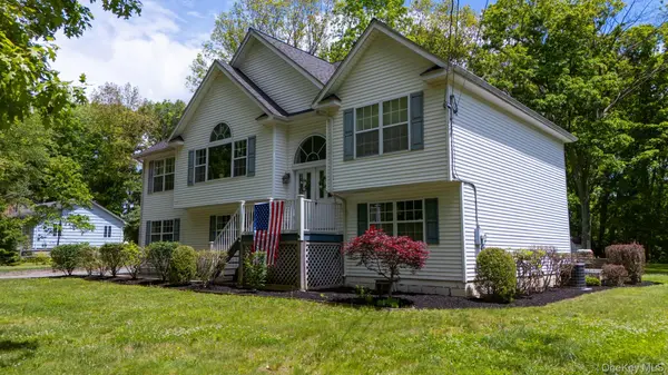 41 W Old Farm RD, Hopewell Junction, NY 12533