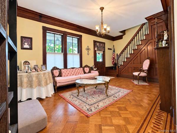 34 E Williston AVE, East Williston, NY 11596