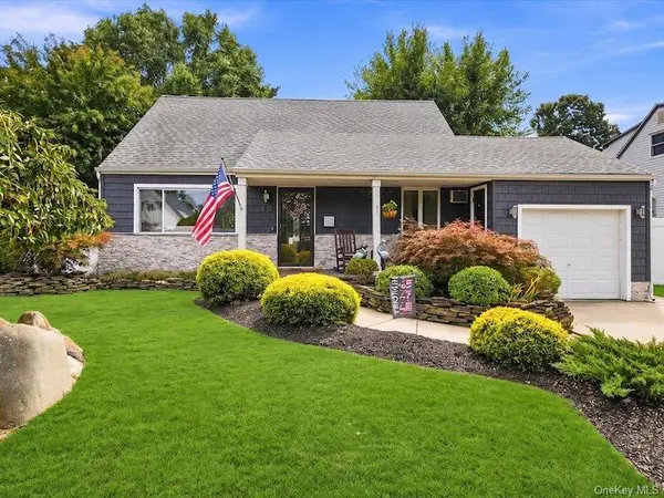 40 Greenwood DR, North Babylon, NY 11703