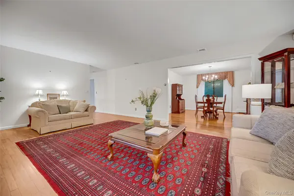 44 Hillside LN, New Rochelle, NY 10804
