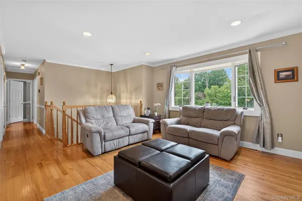 5 Columbia CIR, Highland Mills, NY 10930