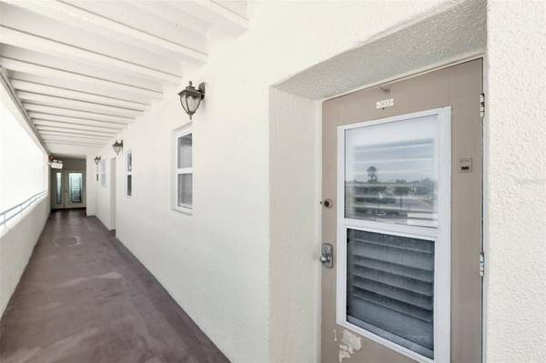 7000 BEACH PLZ #303, St Pete Beach, FL, 33706 photo 4