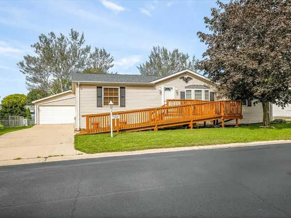 5410 Autumnash LN, Machesney Park, IL 61115