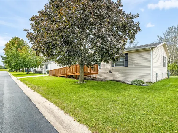 5410 Autumnash LN, Machesney Park, IL 61115