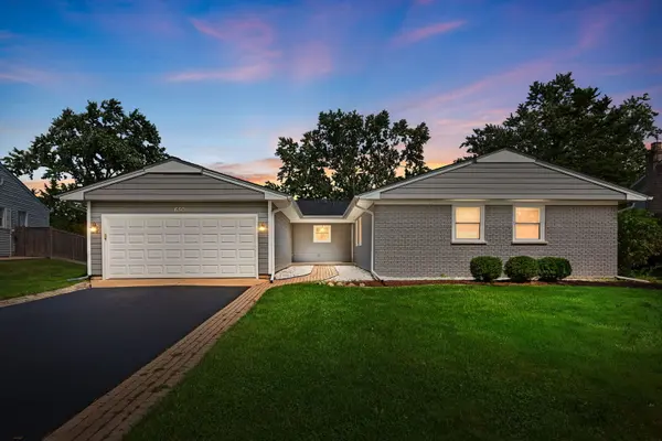 650 Twisted Oak LN, Buffalo Grove, IL 60089