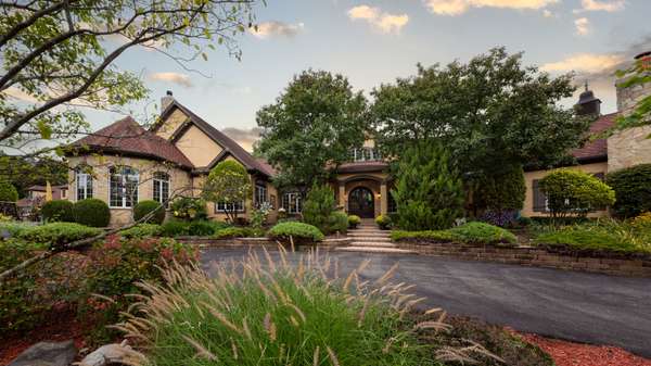 5 AUTUMN TRL, Barrington Hills, IL 60010