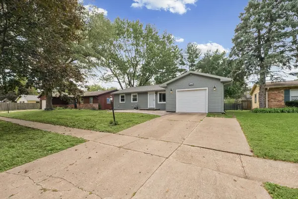 2105 Blackthorn DR, Champaign, IL 61821