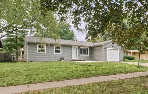 2105 Blackthorn DR, Champaign, IL 61821