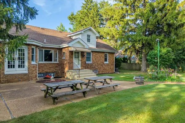 16W233 63rd ST, Willowbrook, IL 60527