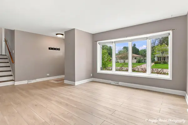 637 N Greenview AVE, Mundelein, IL 60060