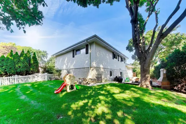 1939 Clover RD, Northbrook, IL 60062