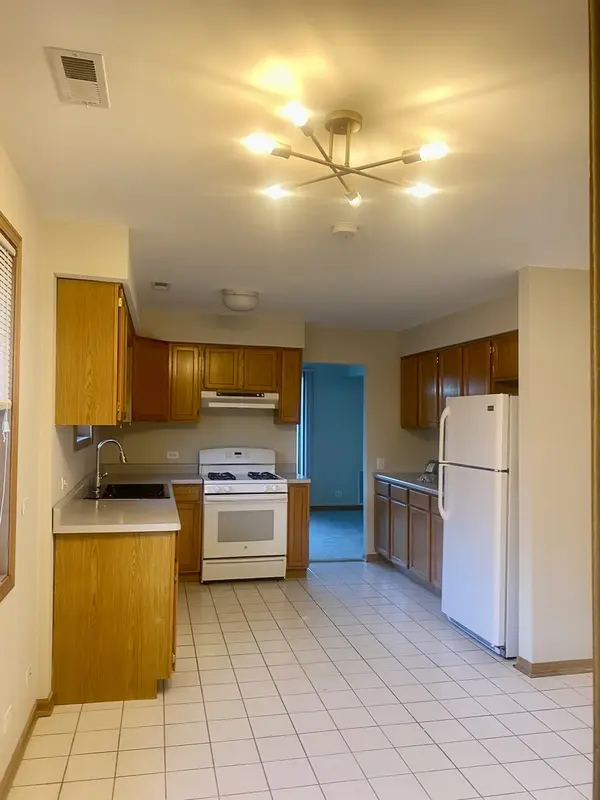 475 N East River RD #3, Des Plaines, IL 60016