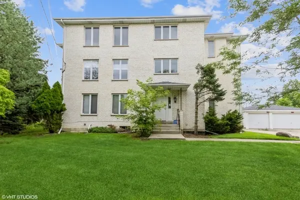 475 N East River RD #3, Des Plaines, IL 60016