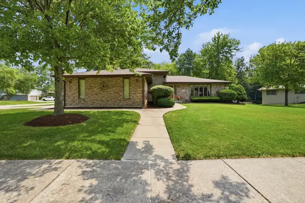 800 Ravinia DR, Shorewood, IL 60404