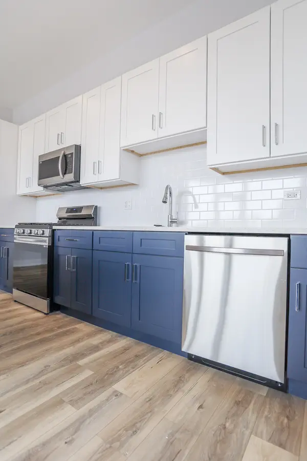 2402 W Carmen AVE #203, Chicago, IL 60625
