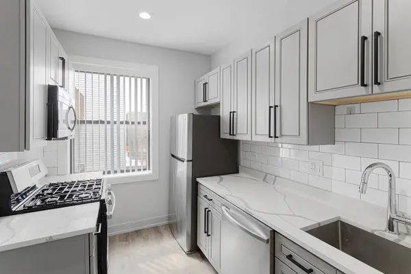 7622 N Eastlake TER #2A, Chicago, IL 60626