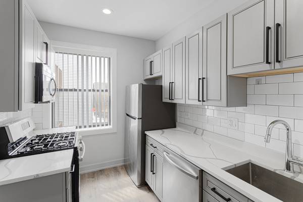 7622 N Eastlake TER #2A, Chicago, IL 60626
