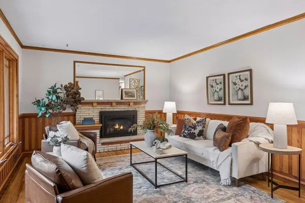 18910 Harrogate DR, Eden Prairie, MN 55346