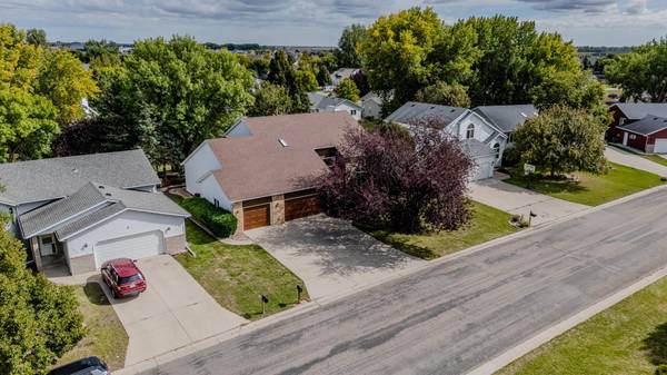 1814 32nd ST S, Moorhead, MN 56560