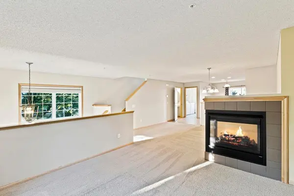 899 Ledgestone, Mahtomedi, MN 55115