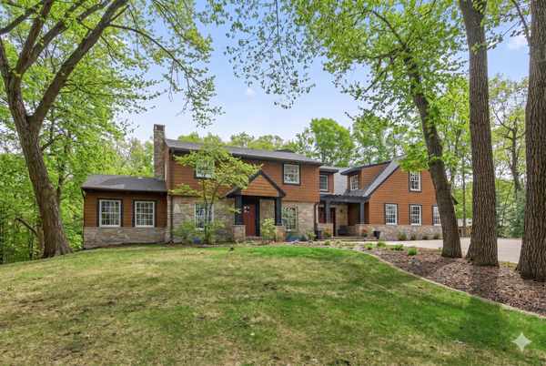 19055 Ridgewood RD, Deephaven, MN 55391