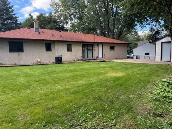 2566 Beacon ST, Roseville, MN 55113