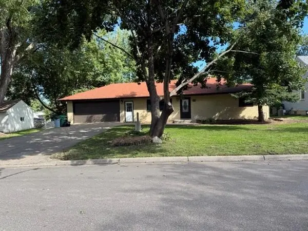 2566 Beacon ST, Roseville, MN 55113