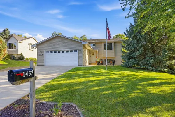 1467 Mallard PL, Waconia, MN 55387