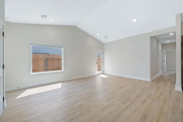 501 E Harper St, Valley Center, KS 67147-8955