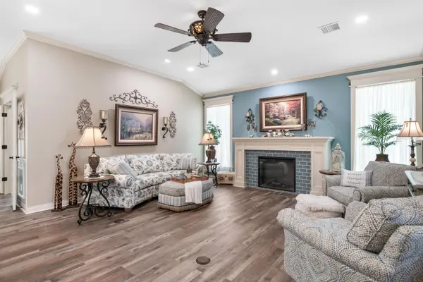 3632 N Lakeway Ct, Wichita, KS 67205