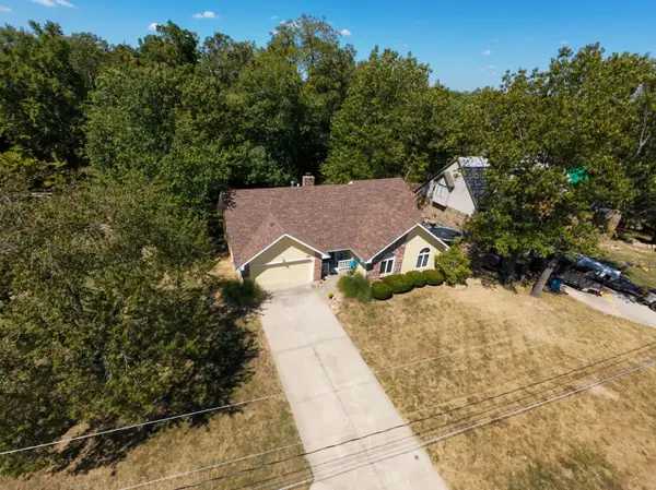 3865 N Williams CT, Springfield, MO 65803