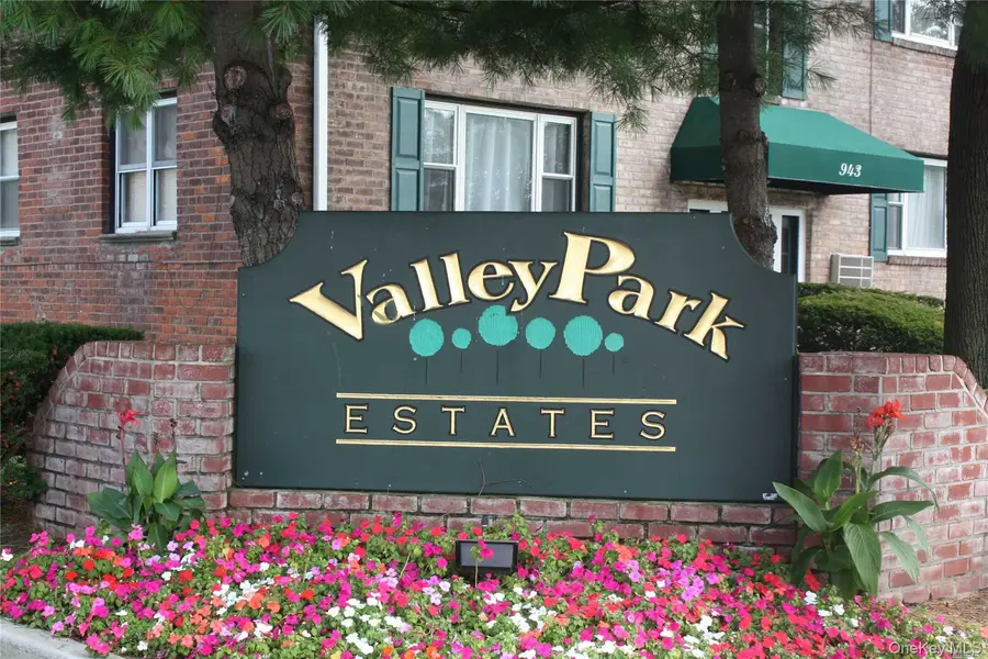 955 Fenwood Drive #2, Valley Stream, NY 11580