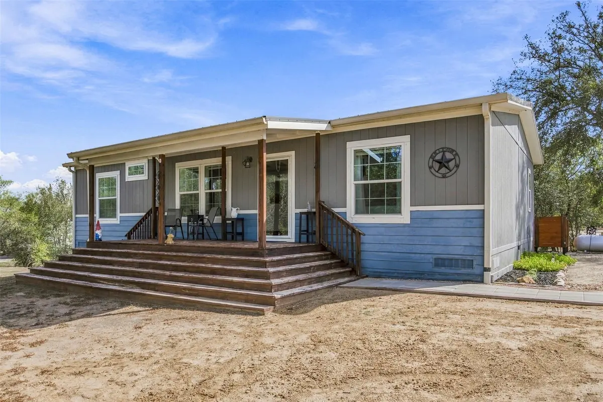 119 Fox LN, Lockhart, TX 78644