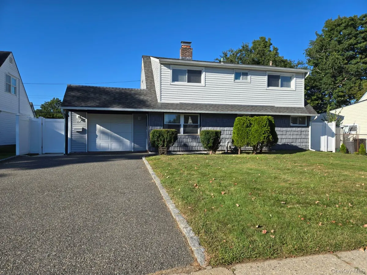 Address not disclosed, Levittown, NY 11756