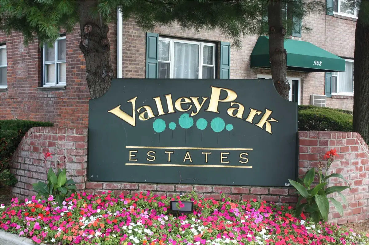 955 Fenwood Drive #2, Valley Stream, NY 11580