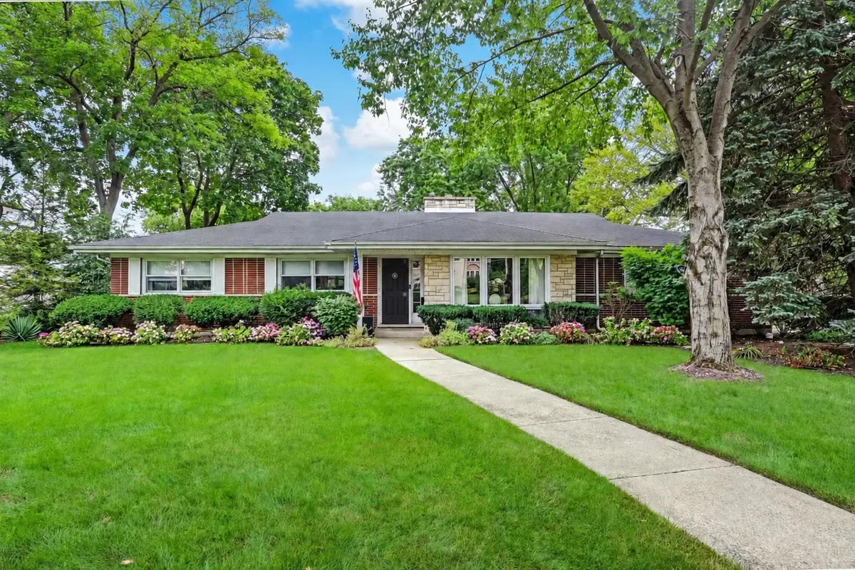 443 Blackstone AVE, La Grange, IL 60525