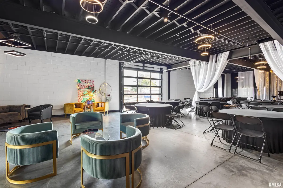 210 E UNION ST, Marion, IL 62959