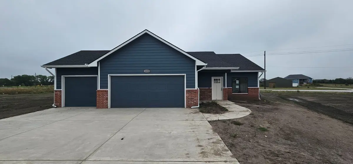 1630 Midway Ct., Valley Center, KS 67147