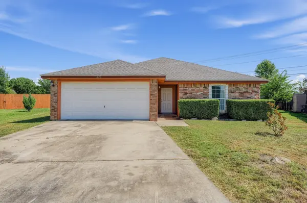 823 Ruby CT, Jarrell, TX 76537