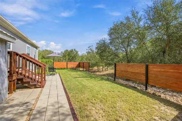 119 Fox LN, Lockhart, TX 78644