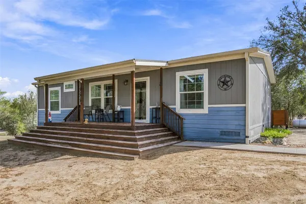 119 Fox LN, Lockhart, TX 78644